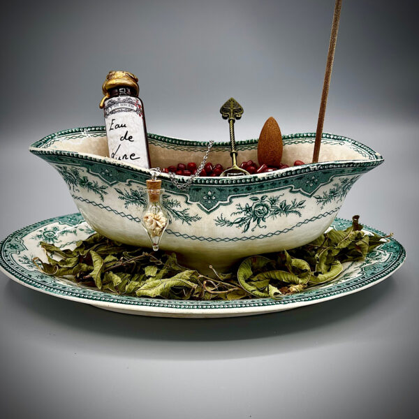 Sortilège de Saucière de sorcière à Bébé